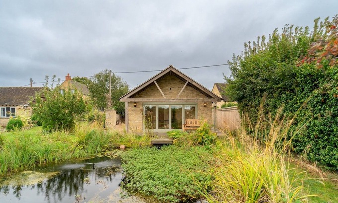Ascott-under-Wychwood House | Large Country Home | Picturesque Village| Pass the Keys