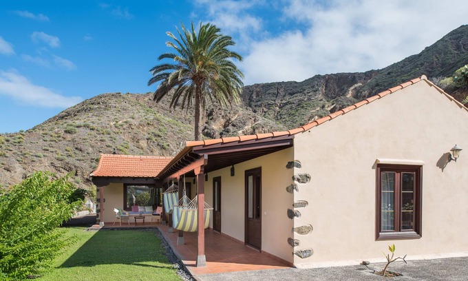 Hermigua Ski Chalet | Large Comfortable Chalet With Sea Views On the Most Beautiful Valley, free wifi