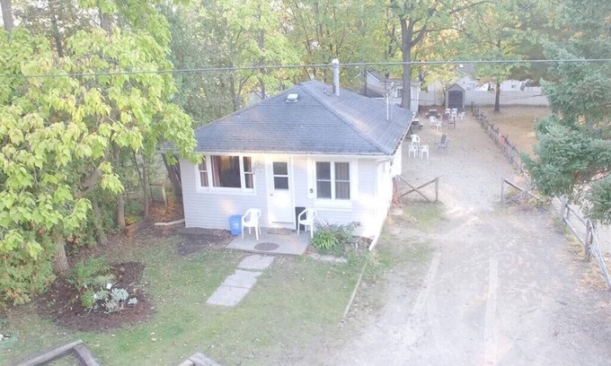 Wasaga Beach Cottage | Large Cottage, 2 min Walk to Beach, BCC #1