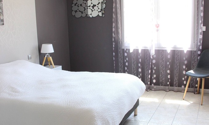Sommepy-Tahure Cottage | Large country house
