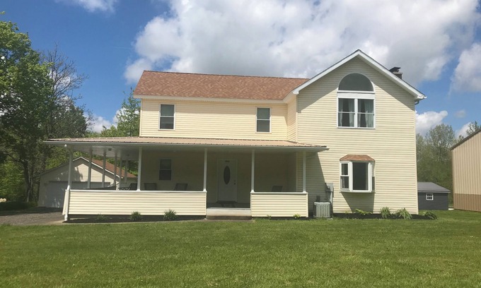 Elk Creek Township House | Large Country home near Lake Erie, fishing, beaches, skiing, golf & more.