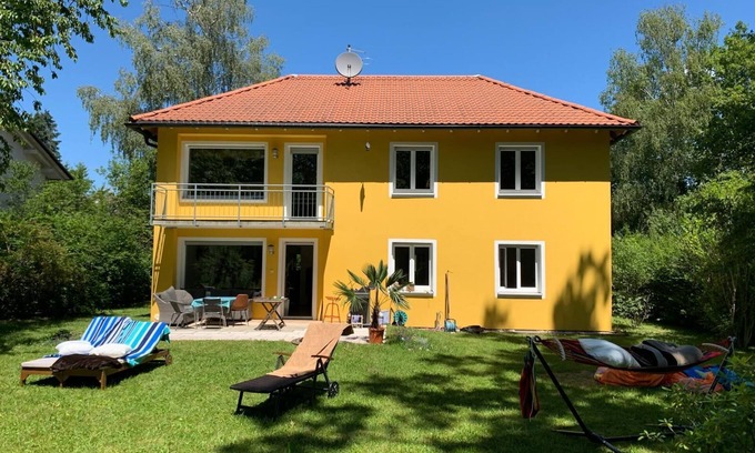 Munchen District Villa | Large dream house in noble suburb of Munich, 15min. City centre, 12min. lake