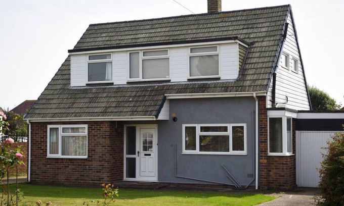 South Hayling House | Large Family Home Private Garden Beach 2 mins Walk