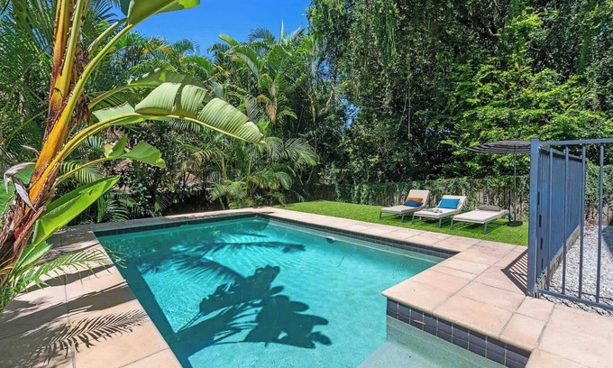 Taringa House | Large Family Pool Home in Taringa|6km to CBD|Pets