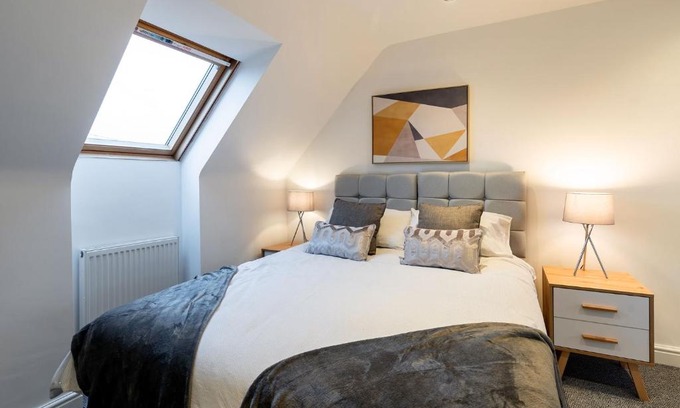 Armthorpe Apartment | Large Family Property & Central Location & Free Parking