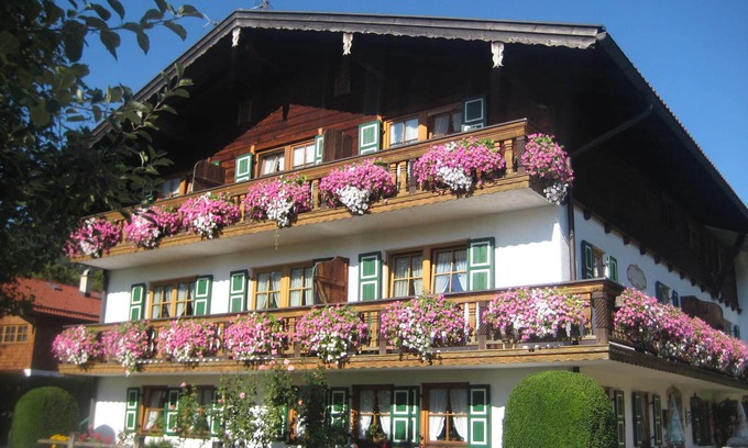 Oberau Apartment | Large four bedroom apartment gem. DTV, quiet location with great mountain views