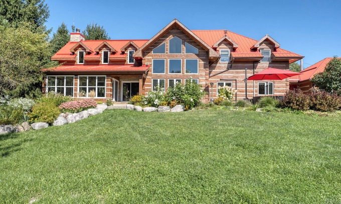 Dashwood House | Large Grand Bend Getaway. Swim, Golf, Relax