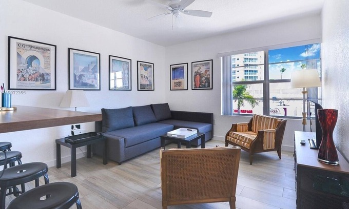 North Beach Condo | Large Group - 2 Adjacent Units 2mins walk to Beach with Free Street Parking