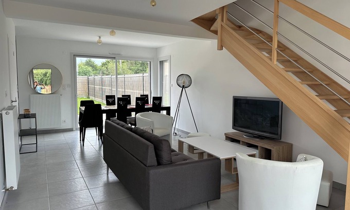 Saint-Meloir-des-Ondes House | Large house - sleeps 8 - Jacuzzi - near St Malo - 5 mins from the beach