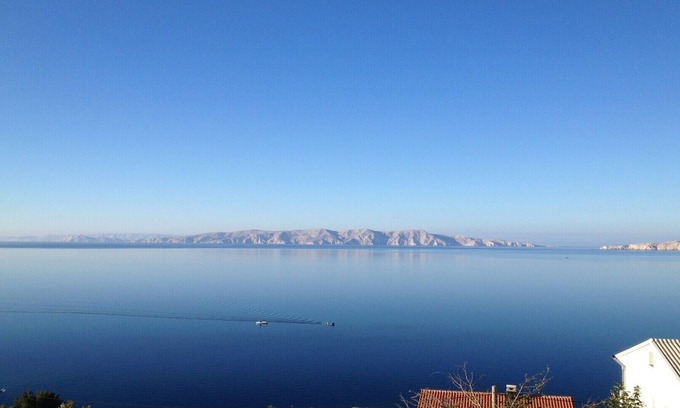 Vratarusa Apartment | Large holiday apartment near the beach for 7 people