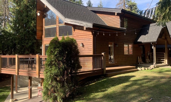 Vernon House | Large home near lakes and mountains