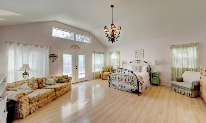 Ingram Apartment | Large home, perfect for family reunions