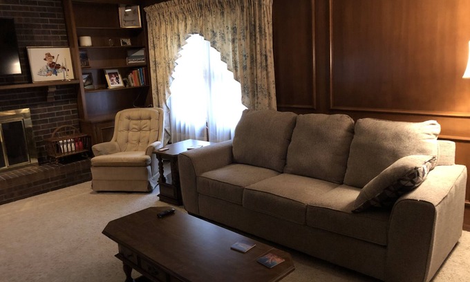 Lee's Summit House | Large Home Ready For You or Your Family!