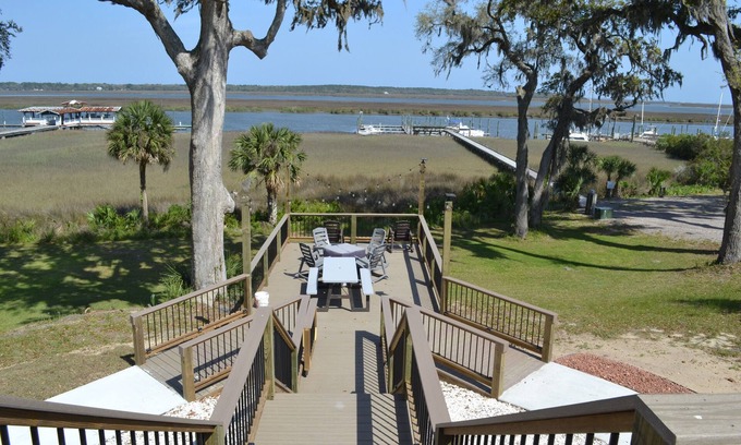 Sunbury House | Large home w/3 separate kitchens & living spaces