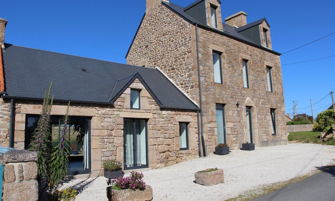 Fermanville House | Large house 6 to 12 travellers - 1 mn walk from the SEA