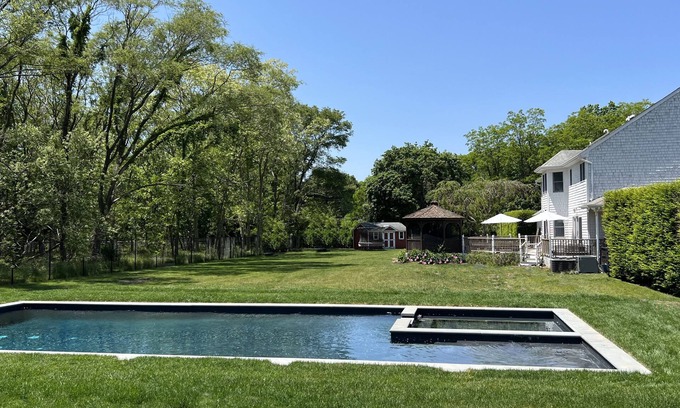 Brookhaven House | Large House in Brookhaven Hamlet