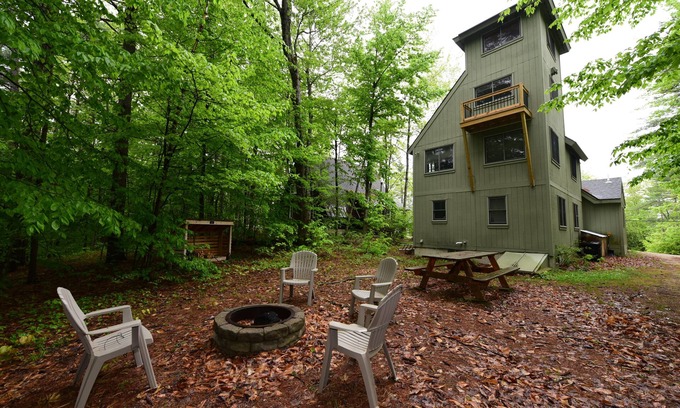 Conway House | Large House in Conway, NH, Close to Association Beach, Firepit, Dog Friendly