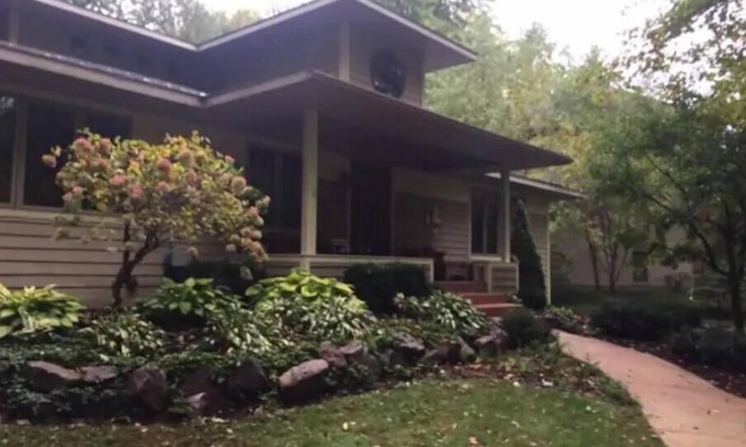Lake Mills House | Large House lake access 3 ba, 5 br, near Madison