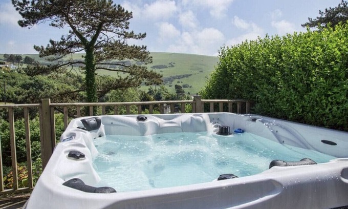 Woolacombe House | Large House walk to Woolacombe Beach. Large outside. Hot tub. Dog Friendly.