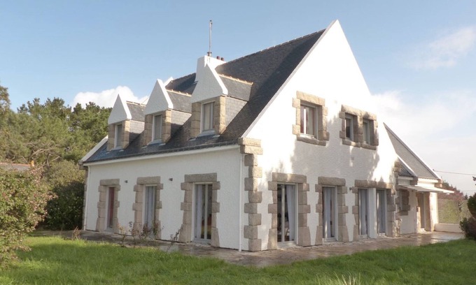Saint-Philibert Villa | Large house with tennis court, beaches nearby