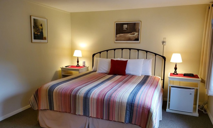 Dryden Apartment | Large King Room