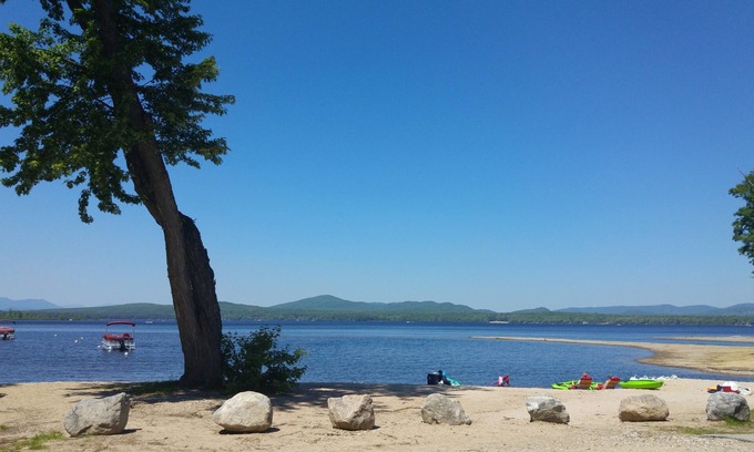 The Bluffs House | LARGE Lake Home. SANDY BEACH Access. PERFECT for Families with KIDS! Golf!