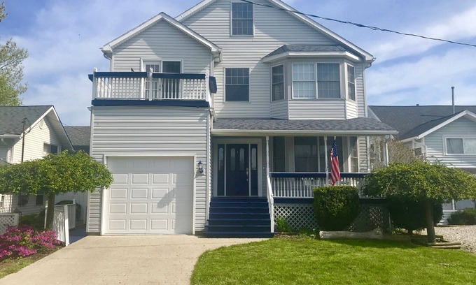 Mitiwanga House | Large Lake House - Just Steps Away From The Beach in Private Community