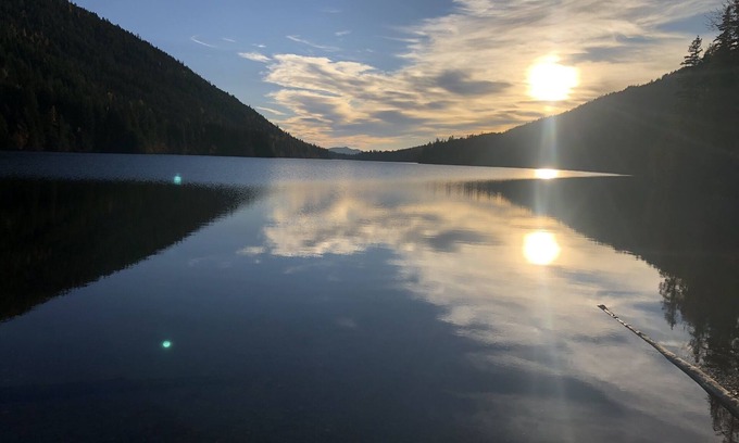 Kootenay Boundary House | Large Lakefront Home w Private Dock & picturesque Mountain Views on Jewel Lake!