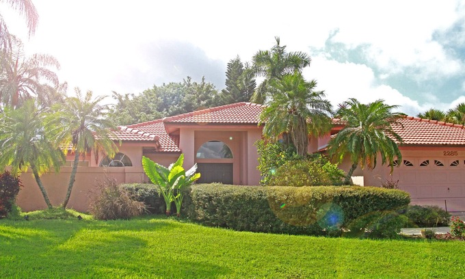 Laurel House | Large, Lush Waterfront Home Heated Pool: Near Casey Key, beaches, shops, food