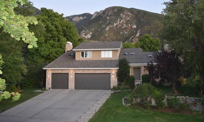 Cottonwood Heights House | Large Luxurious Ski Retreat in Incredible Location