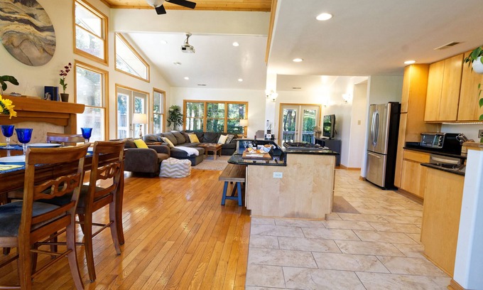 Fairview House | Large luxurious house with private 4-acre park 15 min to downtown Asheville