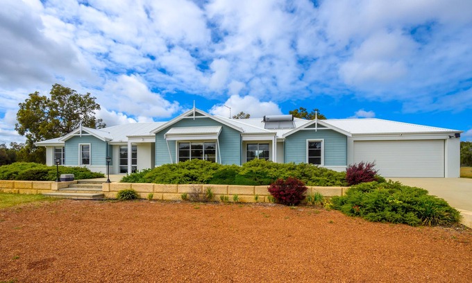 Lake Clifton House | Large luxury home in tranquility on a 100 acre land
