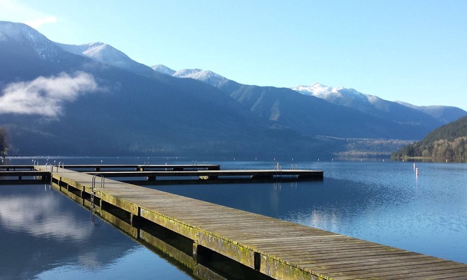 Cultus Lake House | Large Luxury Lakeside Suite for up to 7 People