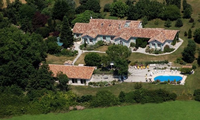 Ribagnac Villa | Large Luxury Villa with private heated Pool, Jacuzzi & Sauna for up to 25people