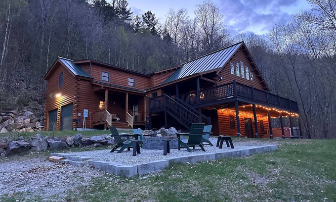 Sunday River Area Cabin | Large Mtn Cabin Mins to Sunday River+HotTub+GameRm