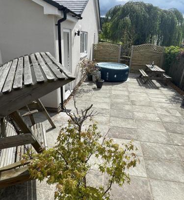 Bwlch Apartment | Large New Studio Apartment and Hot Tub - Private Hideaway in the Brecon Beacons