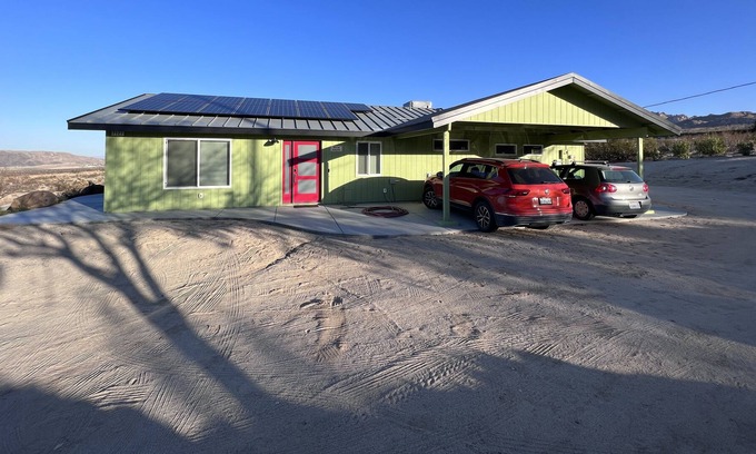 Panorama Heights House | Large, Newly Renovated House - 2 minutes from Joshua Tree National Park