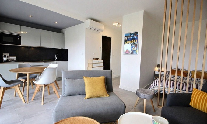 Cap-d'Antibes Apartment | Large, newly renovated studio, quiet, 100 metres from the beautiful La Salis beach