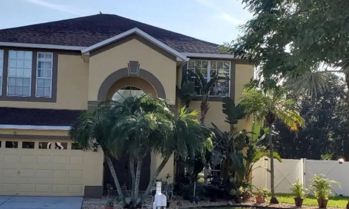 Lakeview Village House | Large Pool Home for Fun, Faith & Family!nn