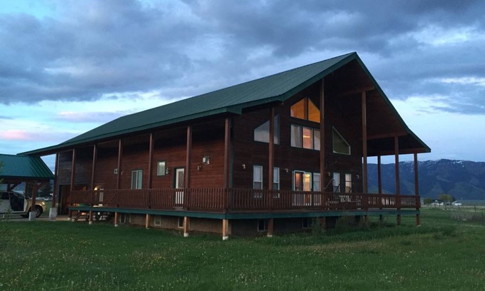 Auburn Cabin | Large Private Cabin Retreat - Star Valley, WY. Fishing, Hiking, Jackson Hole