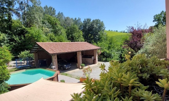 Canelli House | Large private house in the green hills above Canelli with fast free WiFi & pool