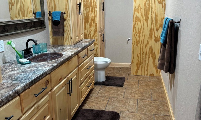 Dumas Apartment | Large private studio suite in Dumas with WiFi, AC