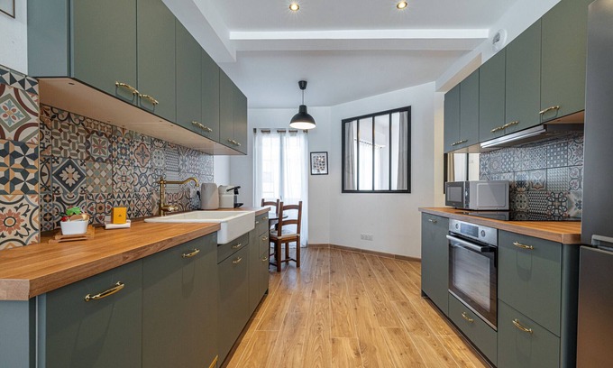 Liberation Apartment | Large & Quiet 1 Bdr Downtown
