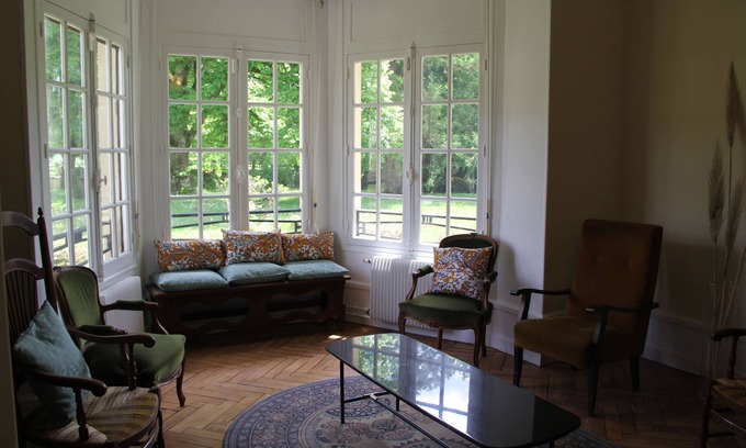 Sabres House | Large renovated 1920s villa