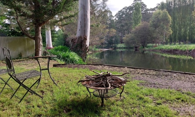 Jamieson House | Large Riverfront House in Jamieson, Walking distance to Hotel, General Store etc