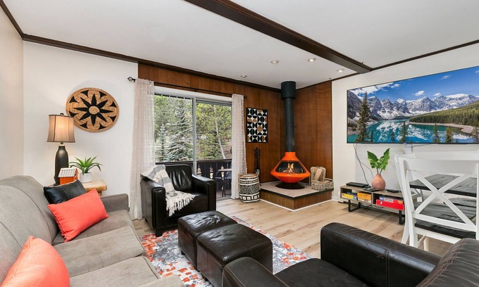 Estes Park House | Large Riverfront Townhome, 1/2 Mile from RMNP!