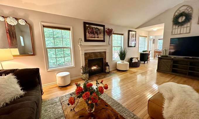 Gansevoort House | Large Saratoga Home Great For Family