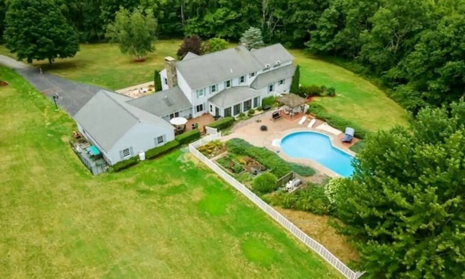 Falls House | Large Secluded Home w/Private Pool, Hot-tub, Gym, Game room, and Bar Area.