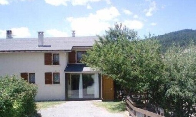 Formigueres Ski Chalet | Large self-catered chalet, mature garden, all mod cons, south oriented veranda