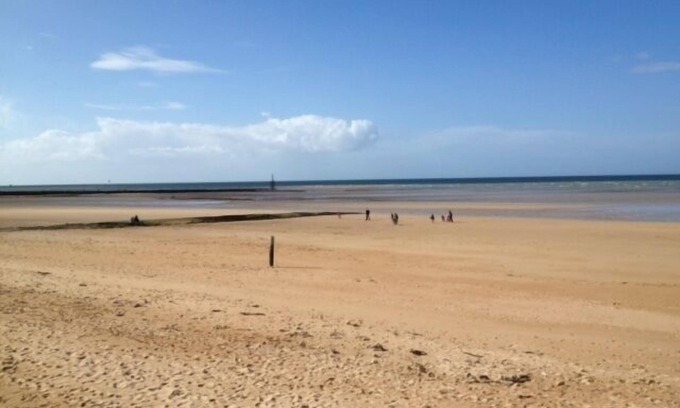 Courseulles-sur-Mer Apartment | Large Studio ** bright 36m2 located 100m from the beach and 300m from downtown